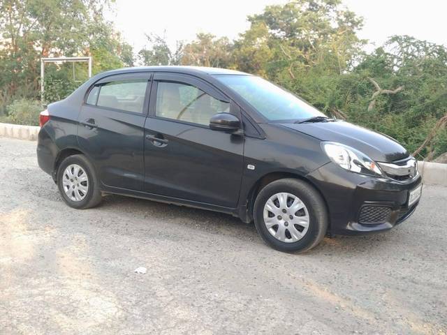 https://images10.gaadi.com/usedcar_image/4618314/original/processed_595fea2269a20f4abbf7af2d86fc5caf.jpg?imwidth=6400
