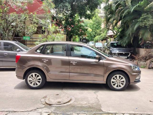 https://images10.gaadi.com/usedcar_image/4618317/original/processed_f290def32b33b96abda10b5725197e4c.jpg?imwidth=6401