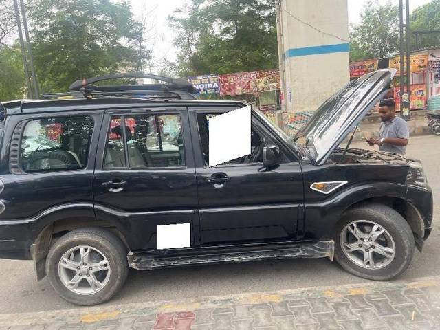 https://images10.gaadi.com/usedcar_image/4618318/original/processed_processed_2af8750a-4229-499f-8000-86f0133b6d6c.jpeg?imwidth=6401