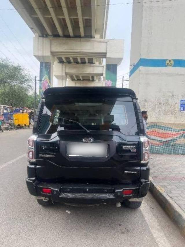 https://images10.gaadi.com/usedcar_image/4618318/original/processed_processed_aab1f560-ec8b-4671-b76c-c8a88871216c.jpeg?imwidth=6400
