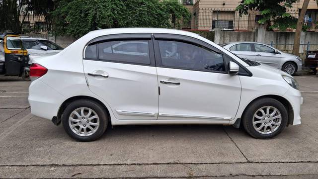 https://images10.gaadi.com/usedcar_image/4618328/original/processed_26dfd1d8d3e2af7720f3246bdc71f693.jpg?imwidth=6401