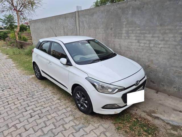 https://images10.gaadi.com/usedcar_image/4618370/original/processed_a226f061-e8b1-4690-8327-dbb8693bcec3.jpg?imwidth=6400