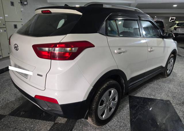 https://images10.gaadi.com/usedcar_image/4618382/original/processed_ad344ee6-b083-4e9d-9d08-d1cf6a85c47d.jpg?imwidth=6401