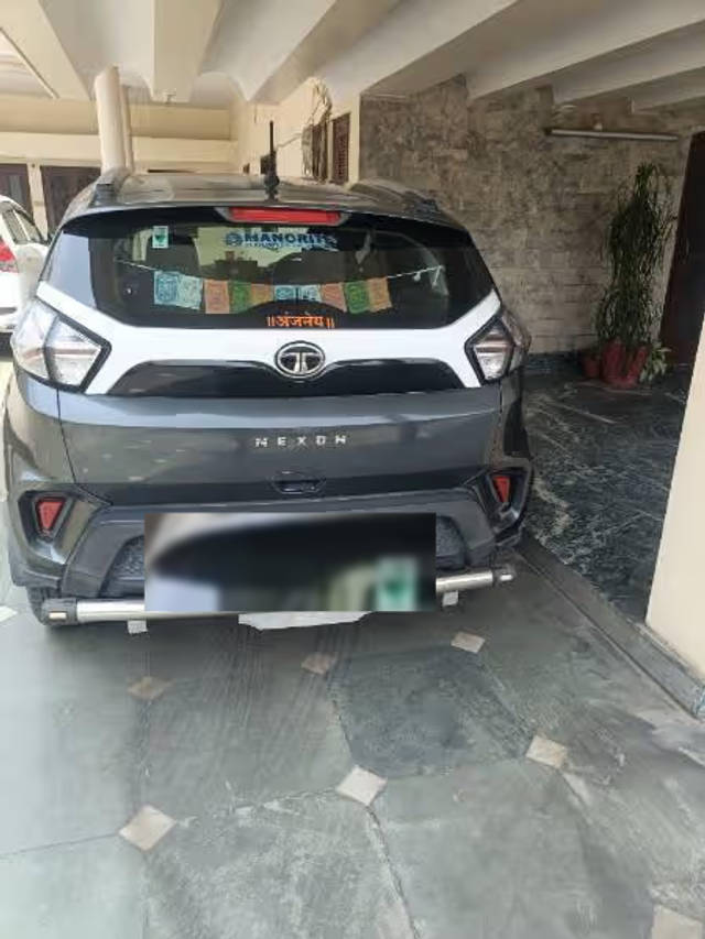 https://images10.gaadi.com/usedcar_image/4618387/original/b7ed1c56-ec4d-404b-8a07-5d3e73b69edf.png?imwidth=6402