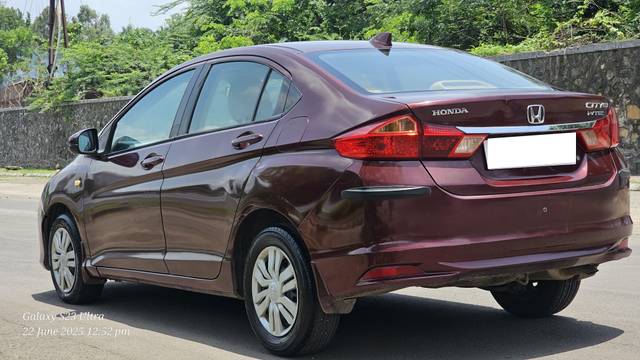 https://images10.gaadi.com/usedcar_image/4618454/original/processed_eec0e4c3874a287b6ba50bc4dba3e75b.jpg?imwidth=6402