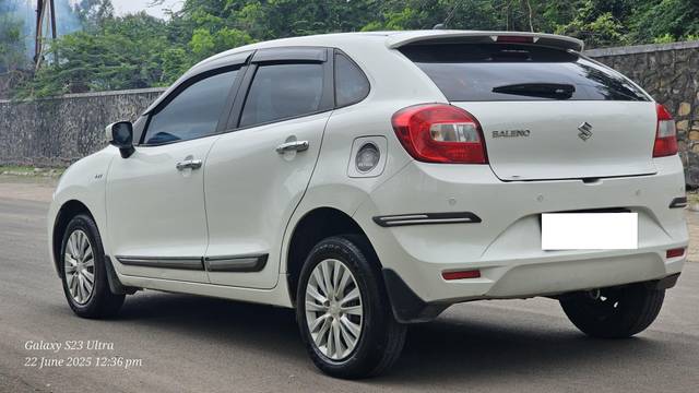 https://images10.gaadi.com/usedcar_image/4618456/original/processed_86dd6aae7b2870268453d9970b1de231.jpg?imwidth=6402