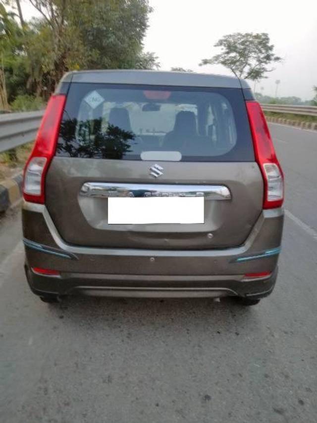 https://images10.gaadi.com/usedcar_image/4618465/original/processed_7ca07d1f-6349-4b9e-9247-3b334fb81974.jpg?imwidth=6401