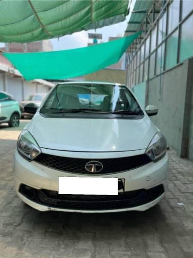 https://images10.gaadi.com/usedcar_image/4618467/original/processed_184b1bbc-609e-44a7-bbc8-b12bd2ccd2ce.jpeg?imwidth=6401