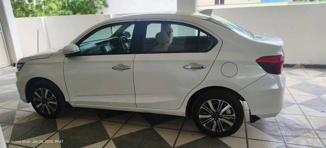 https://images10.gaadi.com/usedcar_image/4618507/original/processed_ab469e42-b932-45b2-8f70-37b3d34225fe.jpg?imwidth=6401