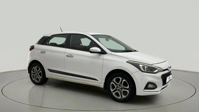 https://images10.gaadi.com/usedcar_image/4618524/original/b5a422334e45285f6ad17ec8c801a579.jpg?imwidth=6400