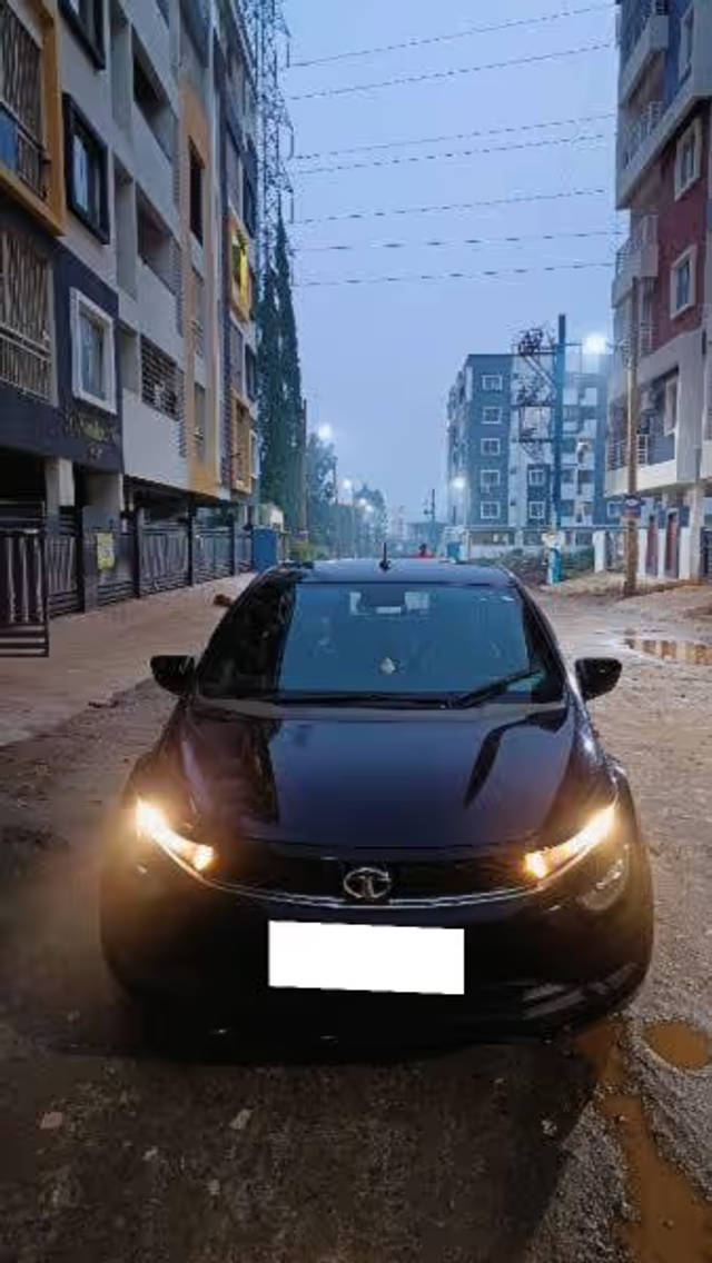 https://images10.gaadi.com/usedcar_image/4618538/original/e7f33d23-5a1d-4768-bd69-6612116fd4e4.png?imwidth=6401