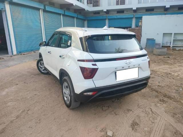 https://images10.gaadi.com/usedcar_image/4618543/original/processed_24698828-f95e-4407-ba26-2010dcb89572.jpg?imwidth=6402