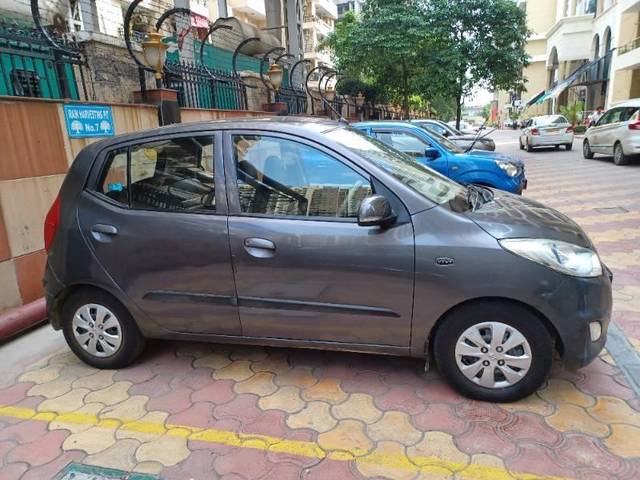 https://images10.gaadi.com/usedcar_image/4618574/original/processed_24df1c36-7bab-4332-b24f-0ab6c28f5f02.jpg?imwidth=6401