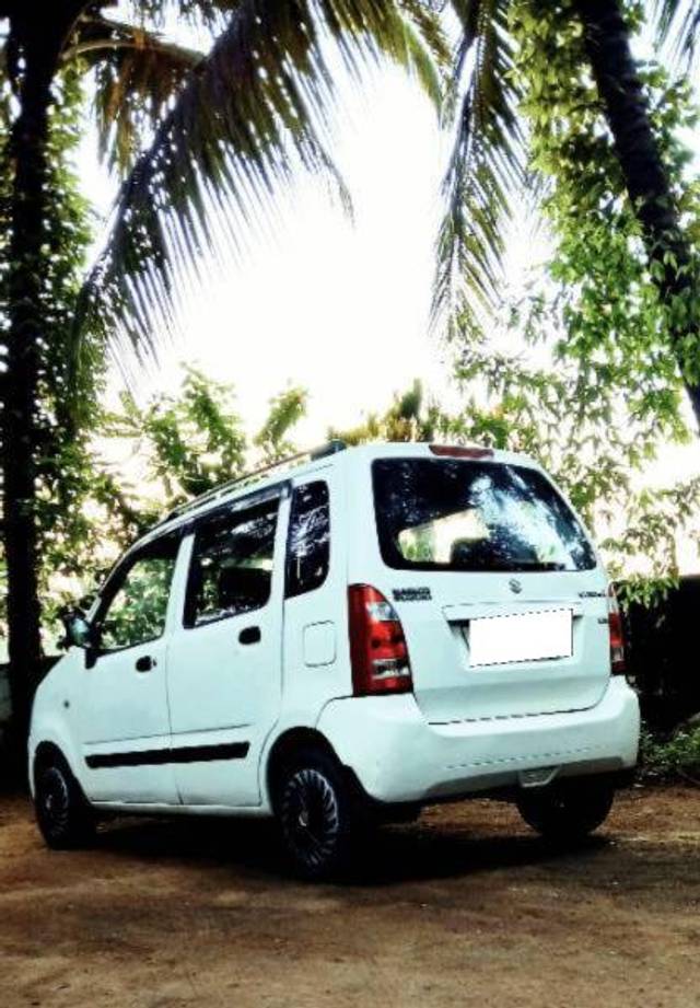https://images10.gaadi.com/usedcar_image/4618576/original/processed_364257e1-2d28-4d38-b90c-7d64feb13bfd.jpg?imwidth=6401