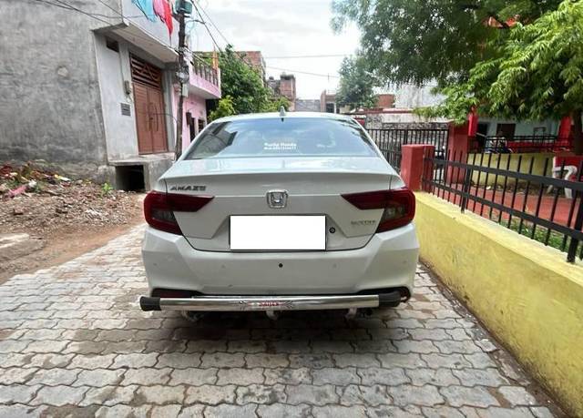 https://images10.gaadi.com/usedcar_image/4618619/original/processed_053480fd-7cea-45ae-938e-c75476e3ee2e.jpg?imwidth=6400