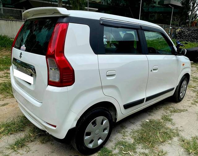https://images10.gaadi.com/usedcar_image/4618653/original/processed_124bf12def613ffaec81a4270dccc91c.jpg?imwidth=6401