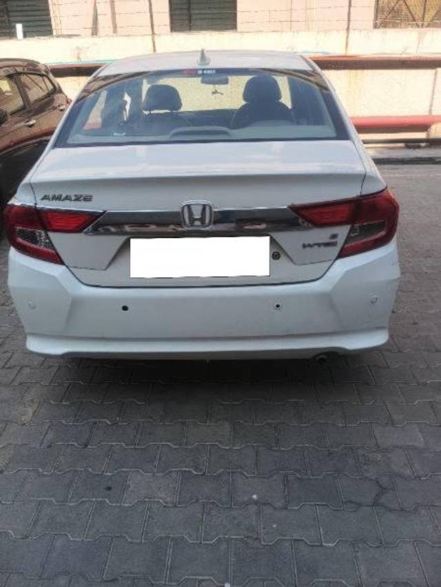 https://images10.gaadi.com/usedcar_image/4618663/original/processed_e59809a4-3017-47b5-9f3d-fb3480eeaa10.jpg?imwidth=6402