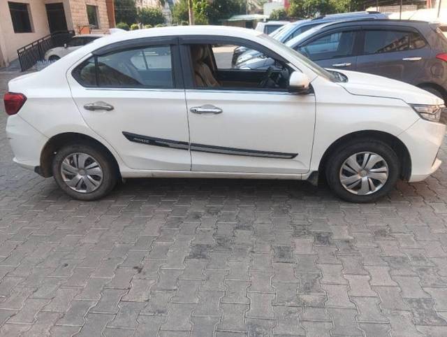 https://images10.gaadi.com/usedcar_image/4618663/original/processed_f0aa3a00-bcc7-4e69-8ec4-96bf4812cf6b.jpg?imwidth=6401