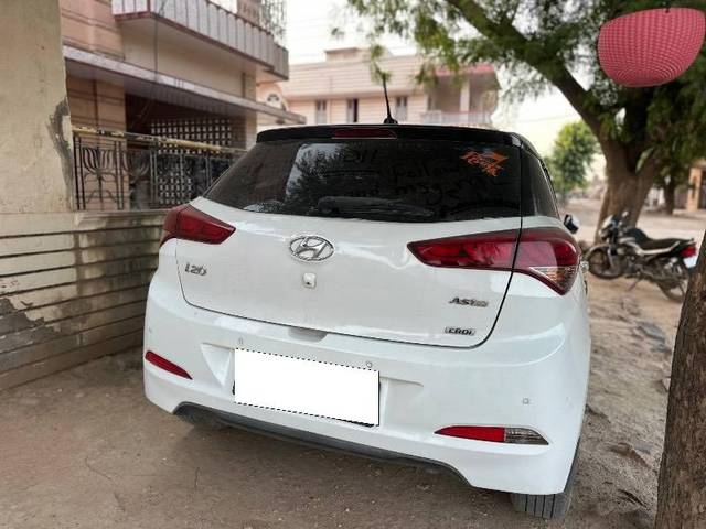 https://images10.gaadi.com/usedcar_image/4618711/original/processed_fec9db7b-9261-4287-af04-24d85e1b47c2.jpeg?imwidth=6401