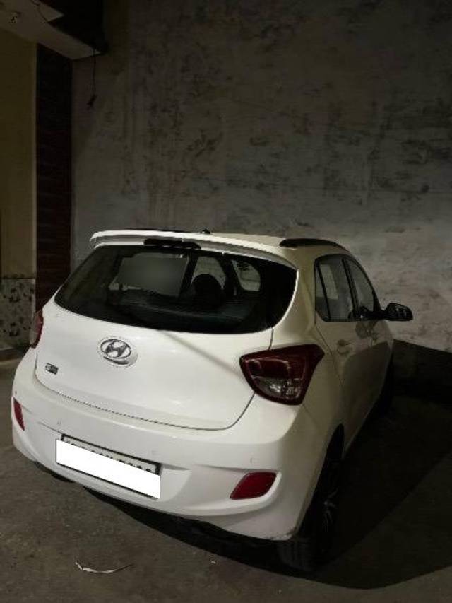 https://images10.gaadi.com/usedcar_image/4618728/original/processed_37572e14-7ba2-4b50-a6e0-91fd5c9d571e.jpeg?imwidth=6400