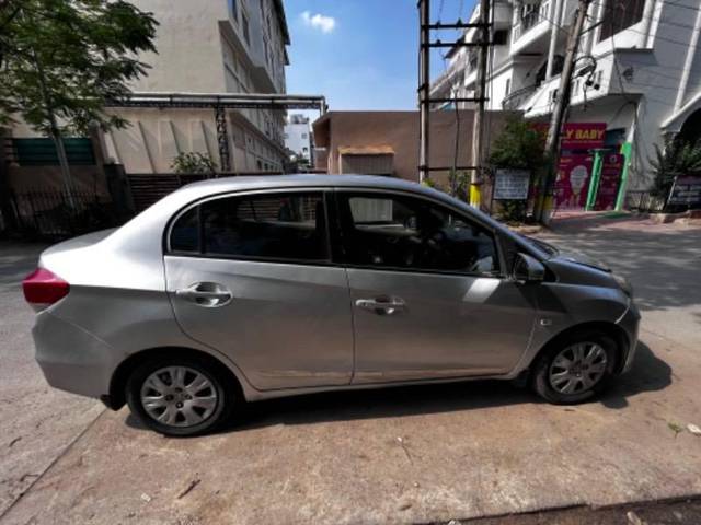https://images10.gaadi.com/usedcar_image/4618755/original/processed_95d5b1ef-007f-41d9-91a3-220a7b4d5c6c.jpeg?imwidth=6400