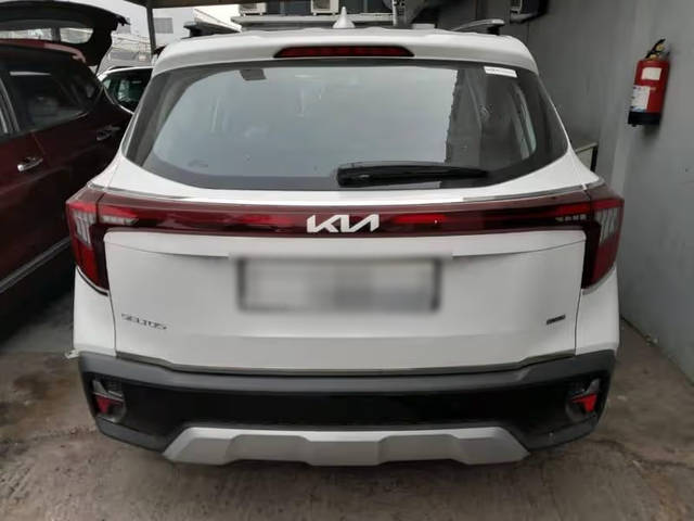 https://images10.gaadi.com/usedcar_image/4618800/original/82500dc8-d743-482a-8337-7c4267067e54.png?imwidth=6401