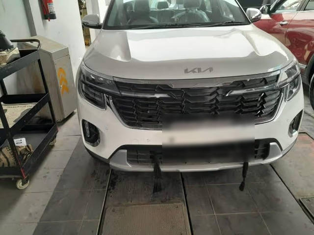 https://images10.gaadi.com/usedcar_image/4618800/original/c926b04b-3056-4848-b3c0-5642f70ea03c.png?imwidth=6400