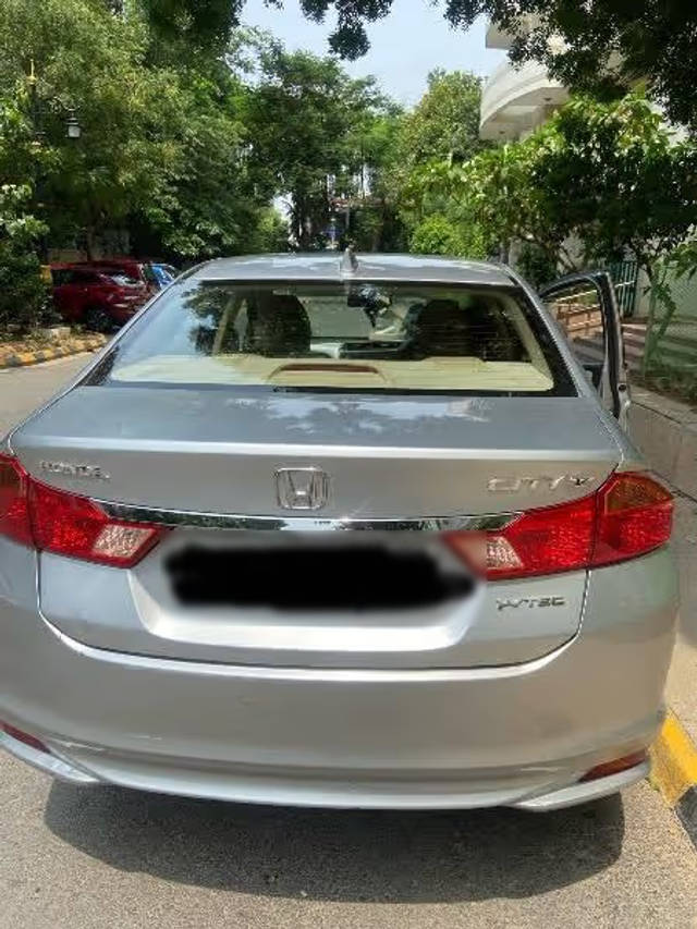 https://images10.gaadi.com/usedcar_image/4618841/original/cbcdf33c-c580-4a41-a36e-e169079a1f80.png?imwidth=6401