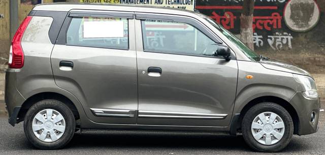 https://images10.gaadi.com/usedcar_image/4618855/original/processed_c5cd552c83a6dbf1b41a73e9c519a854.jpg?imwidth=6401