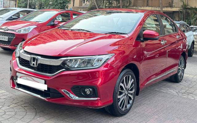 https://images10.gaadi.com/usedcar_image/4618864/original/processed_34e85ed070b6fb1f5a5f29f7fc755ca2.jpg?imwidth=6402