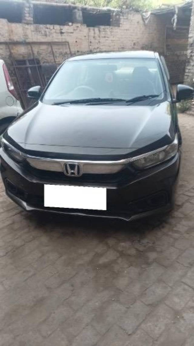 https://images10.gaadi.com/usedcar_image/4618913/original/processed_33e89ed5-8b7b-484c-ab28-a6f405098d05.jpeg?imwidth=6400