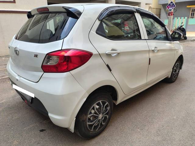 https://images10.gaadi.com/usedcar_image/4618996/original/processed_23fc4e0a3ffa0d4c9a7b2c04548d07a8.jpg?imwidth=6401