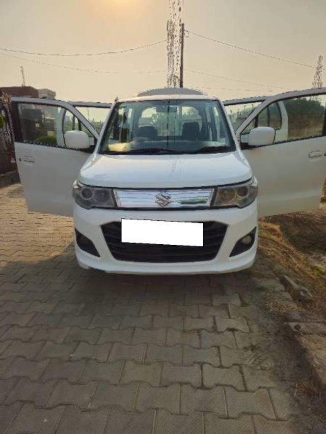 https://images10.gaadi.com/usedcar_image/4619032/original/processed_0f3a36bb-918b-4b9e-b6fb-c6c40b706242.jpg?imwidth=6400