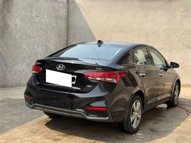 https://images10.gaadi.com/usedcar_image/4619107/original/processed_745b5e41-8bf7-4449-89f2-6e58b42af58f.jpeg?imwidth=6402