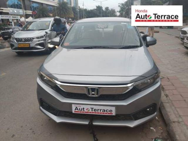 https://images10.gaadi.com/usedcar_image/4619134/original/1b6417a6de77d39e99a099079c93a42c.jpg?imwidth=6400