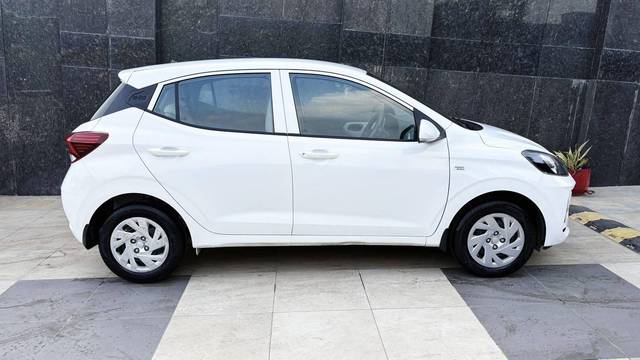 https://images10.gaadi.com/usedcar_image/4619163/original/processed_d22350505c038b0a6577daed6baf1aab.jpg?imwidth=6401