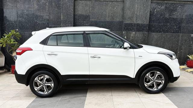 https://images10.gaadi.com/usedcar_image/4619165/original/processed_8989ed9356a2eea932ba9a3faf011905.jpg?imwidth=6401