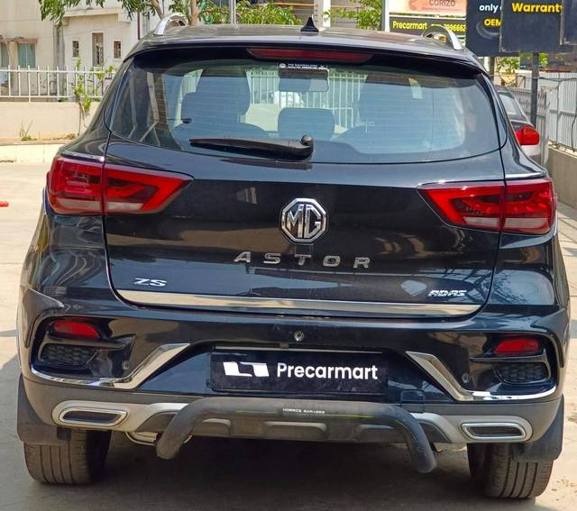 https://images10.gaadi.com/usedcar_image/4619189/original/processed_e11491410f2a317e4bd97b295af31e72.jpeg?imwidth=6402