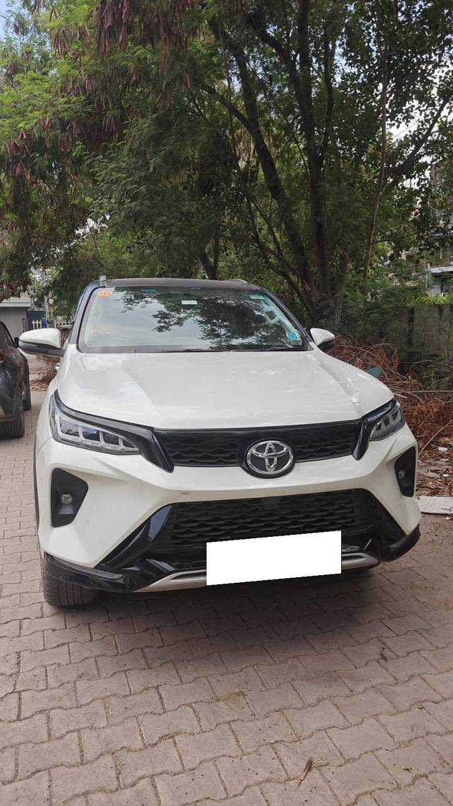 https://images10.gaadi.com/usedcar_image/4619198/original/processed_a59cd973-90c8-4bf0-90f6-6e1ac661b116.jpg?imwidth=6401