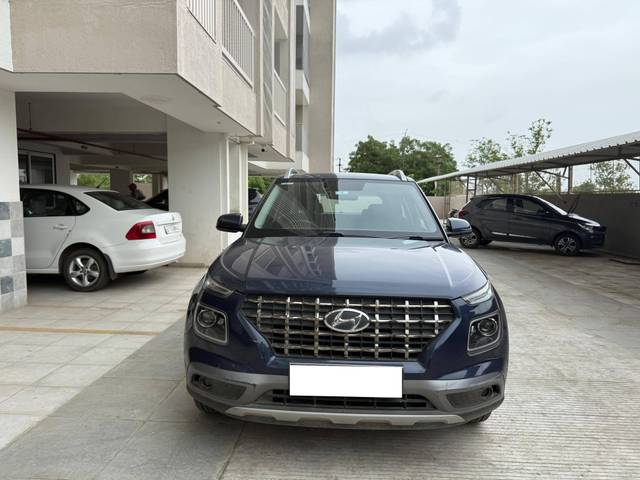 https://images10.gaadi.com/usedcar_image/4619215/original/processed_b2522d24-70fc-4766-a346-6ae4e89c5a25.jpg?imwidth=6402