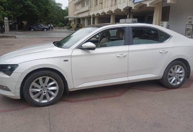 https://images10.gaadi.com/usedcar_image/4619222/original/processed_f6bf5612-4f6e-46b8-af20-31ad9dae40a4.jpeg?imwidth=6400