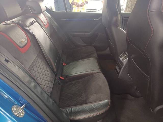 https://images10.gaadi.com/usedcar_image/4619251/original/bcb1c06e9df8ff1be0f1a4234b9cce84.jpg?imwidth=6402
