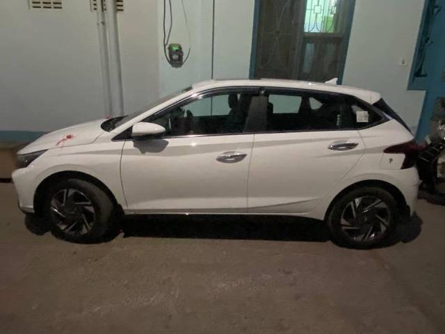 https://images10.gaadi.com/usedcar_image/4619268/original/processed_003fc36f-b271-44ae-a5e6-ae1907938751.jpeg?imwidth=6401