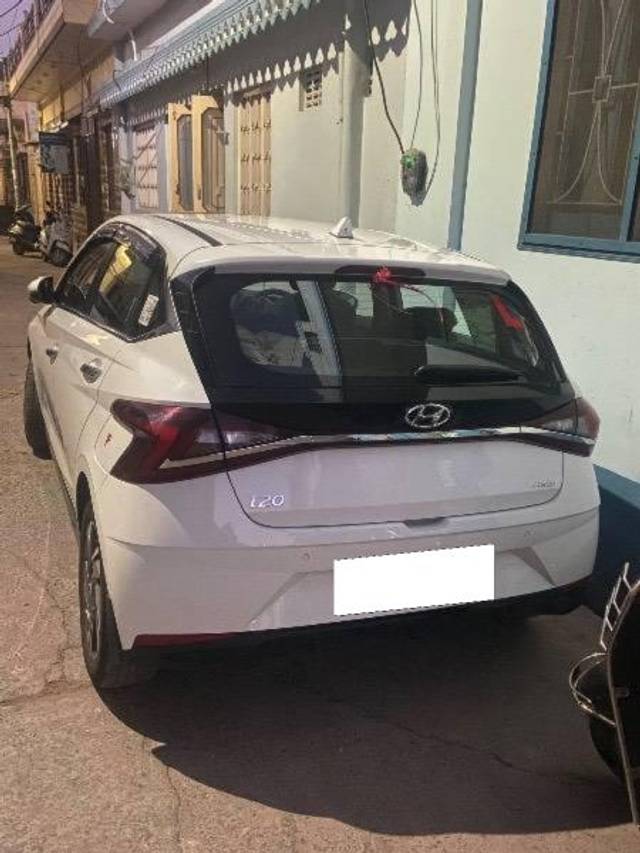 https://images10.gaadi.com/usedcar_image/4619268/original/processed_d5954ae6-f836-418e-af13-052476cebde0.jpeg?imwidth=6402
