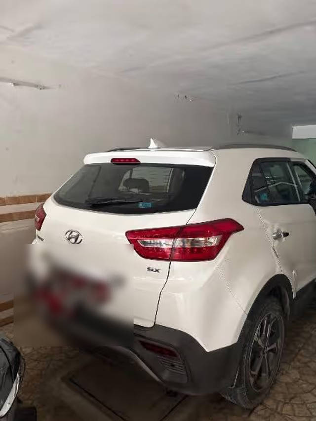 https://images10.gaadi.com/usedcar_image/4619274/original/78c66104-03d1-4394-b545-c1da563c35cb.png?imwidth=6401
