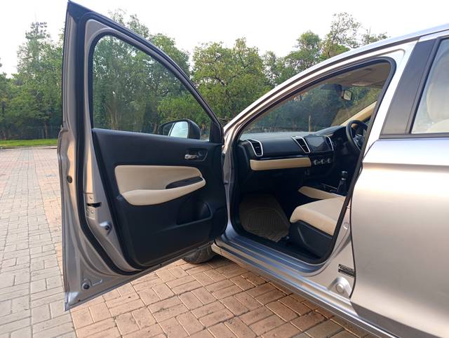 https://images10.gaadi.com/usedcar_image/4619276/original/ce0797e45a740e740b5bc591e404570f.jpg?imwidth=6400