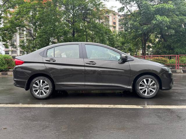https://images10.gaadi.com/usedcar_image/4619283/original/d09ce96dc59e57d522ce6fb8b5a8bf38.jpg?imwidth=6401