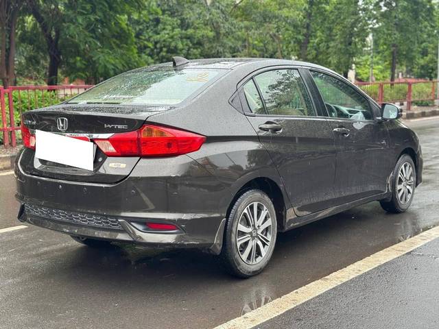 https://images10.gaadi.com/usedcar_image/4619283/original/processed_da4904052ffc54647c33236c59a58174.jpg?imwidth=6402