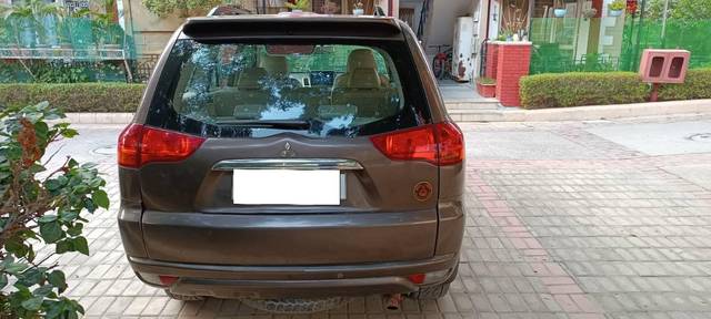 https://images10.gaadi.com/usedcar_image/4619286/original/processed_8d930652-27af-48a1-bbeb-24cd398b6452.jpeg?imwidth=6401