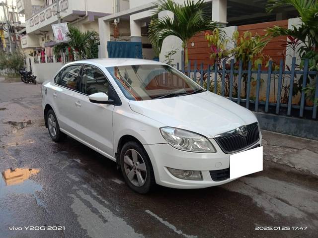 https://images10.gaadi.com/usedcar_image/4619296/original/processed_0f8edef0915218521a3fb8238ab9dffb.jpg?imwidth=6401